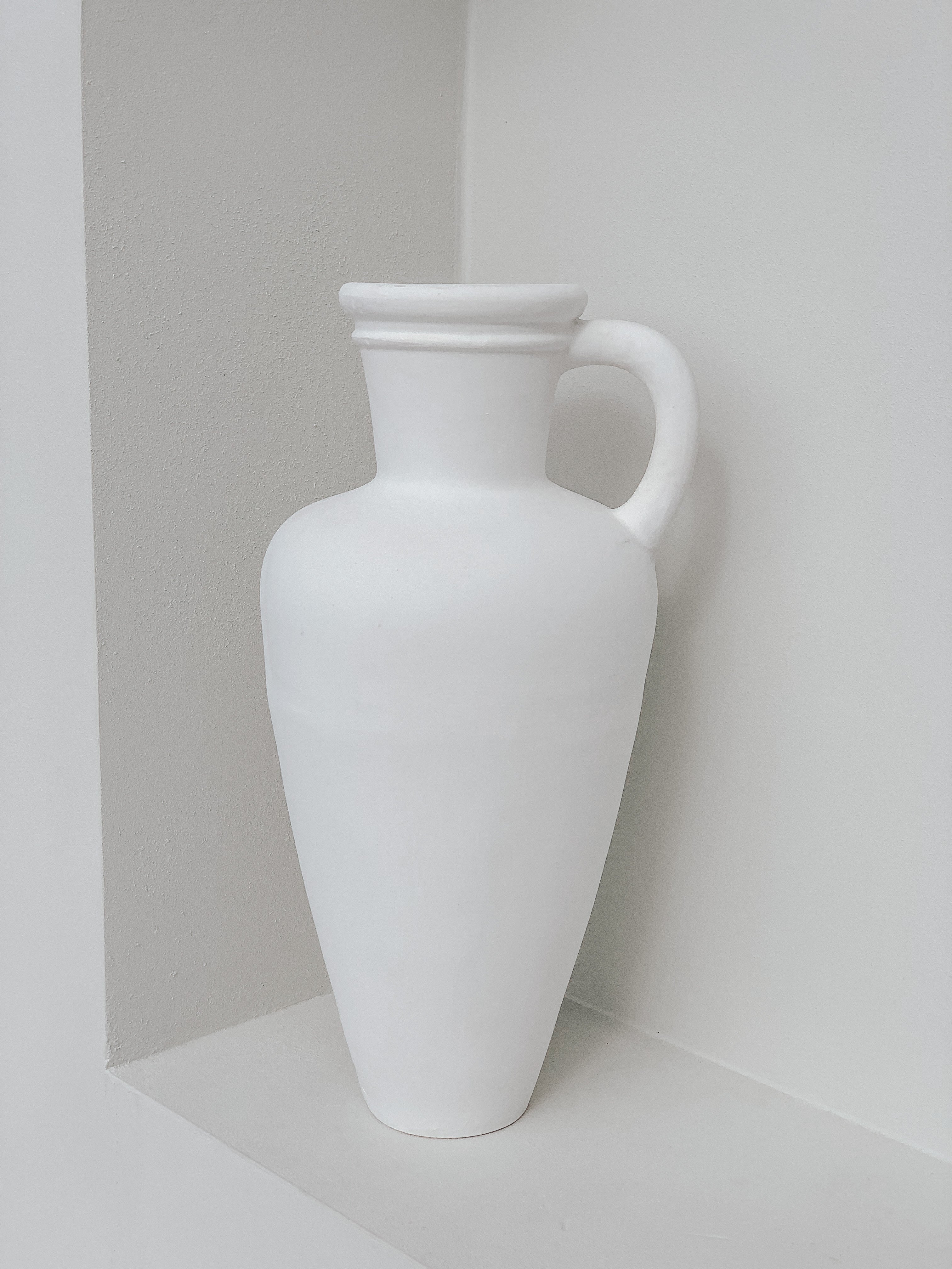 The “Unica” Single Handle Urn