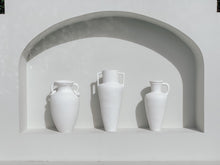 Load image into Gallery viewer, The “Unica” Single handle urn - pre order 12-14 weeks

