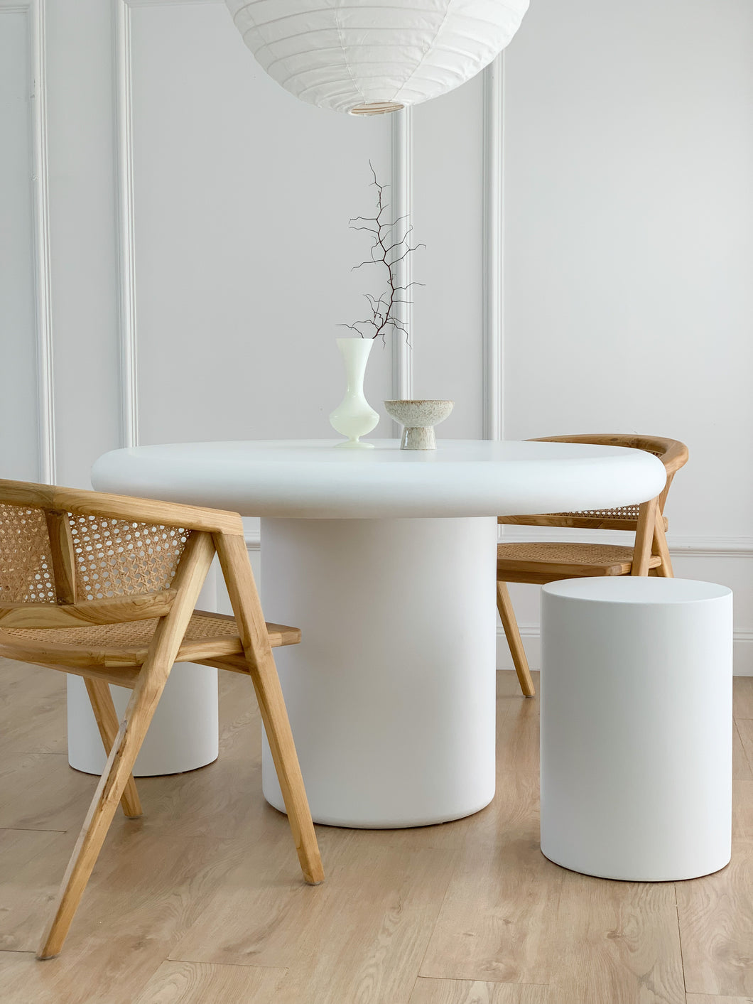 The “Estelle” concrete dining table